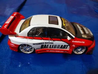 Coche  a escala Nissan .