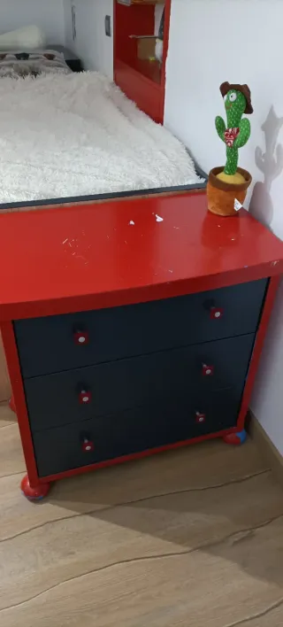 Cama nido con baúl y mueble.