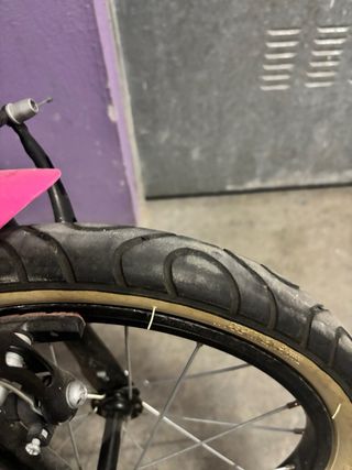 Bicicleta infantil B'TWIN 16 negra y rosa.