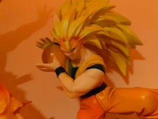 Lote 2 Figuras Goku SSJ Dragon Ball Z