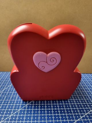 Salvadanaio a forma di cuore con gatto