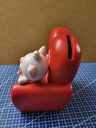 Salvadanaio a forma di cuore con gatto