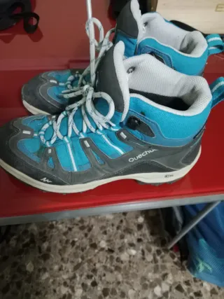 Bota montaña Quechua Talla 38