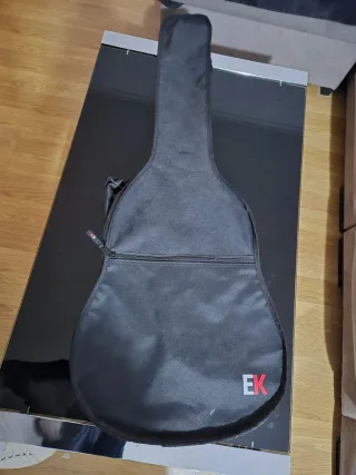 Guitarra Clásica Madera Clara  Nunca se a usado.