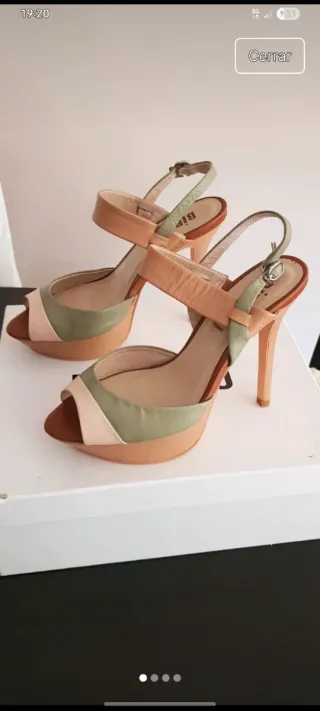 Sandalias en piel.