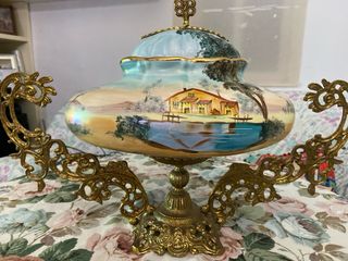 Centro de mesa de porcelana con base