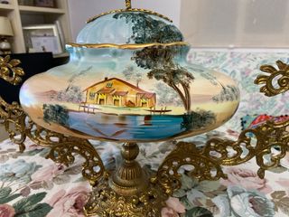 Centro de mesa de porcelana con base