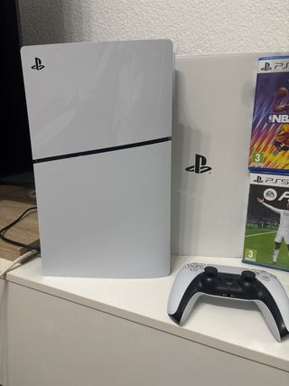 Consola PS5 + 2 Juegos + Mando