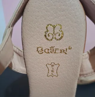 Sandalias balleri, piel mujer beige con tacón.