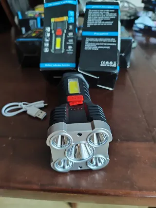 Linterna LED potente nueva a estrenar