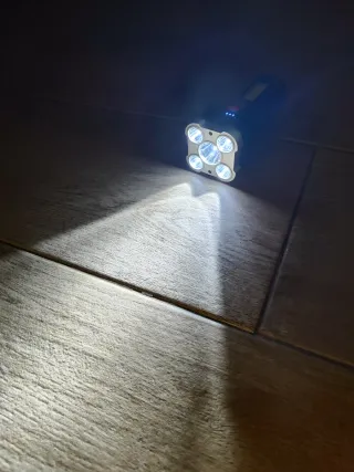 Linterna LED potente nueva a estrenar