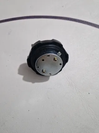 Tapa de combustible con llave