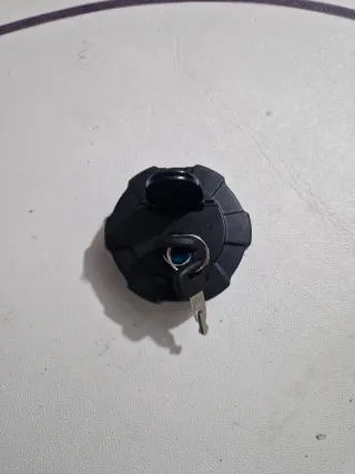 Tapa de combustible con llave