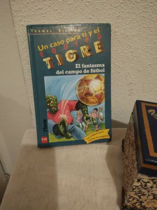 El fantasma del campo de fútbol (Spanish Edition)