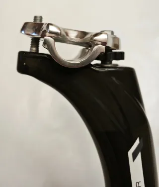 Tija Carbono 34.9 x 400mm + cierre tija tornillo