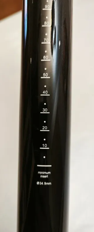 Tija Carbono 34.9 x 400mm + cierre tija tornillo