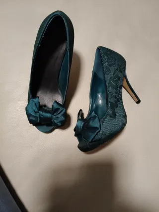 Zapatos de fiesta verde azulado con lazo