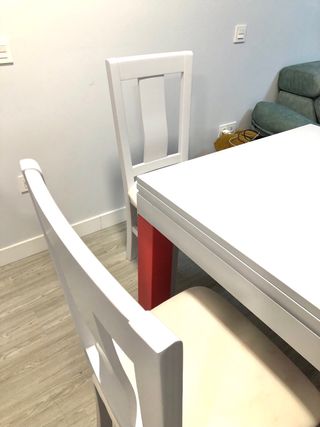 Mesa y 4 Sillas de Comedor