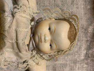 Bambola in porcellana