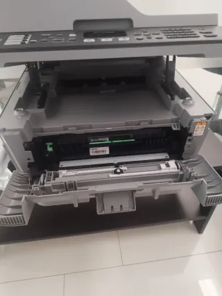 Stampante laser Brother MFC-L2700DW + toner nuovo