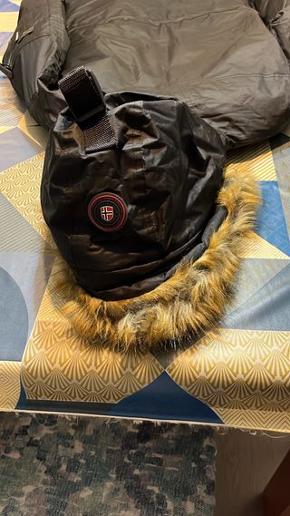 Chaqueta Norway con capucha y pelo