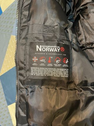 Chaqueta Norway con capucha y pelo