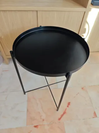 Mesa auxiliar redonda Ikea negra
