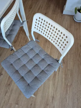 Mesa y 4 Sillas IKEA Blancas