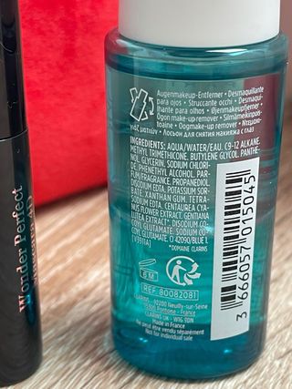 Neceser rojo Clarins