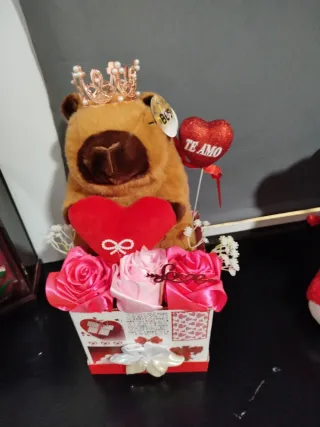 Peluche San Valentín con Corona y Flores