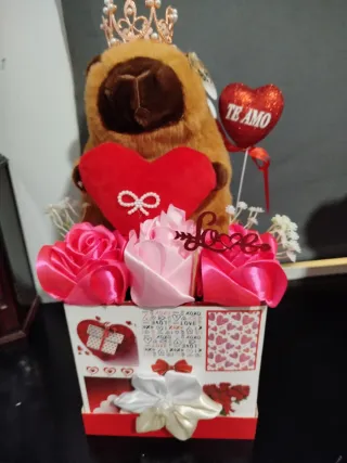 Peluche San Valentín con Corona y Flores
