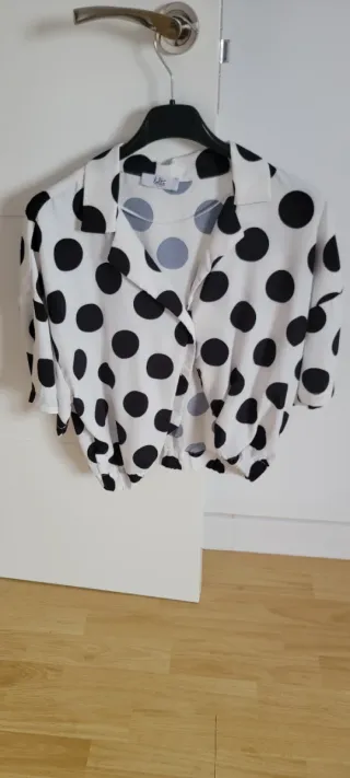 Camisa lunares blanca y negra talla S CLP SHOP