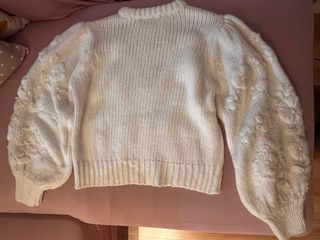 Jersey punto en blanco con flores bordadas