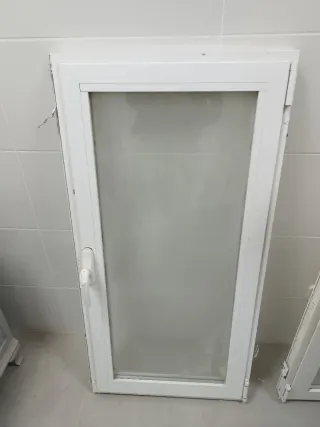 Ventana oscilobatiente de aluminio