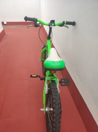 Bicicleta infantil verde