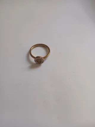 Anillo ovalado negro y dorado