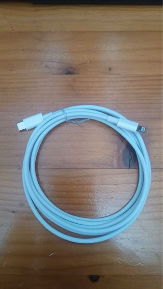 iPhone 13 Rojo + Cargador y Funda