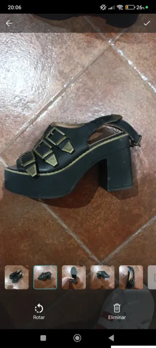 Sandalias negras con hebillas