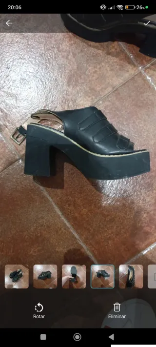 Sandalias negras con hebillas