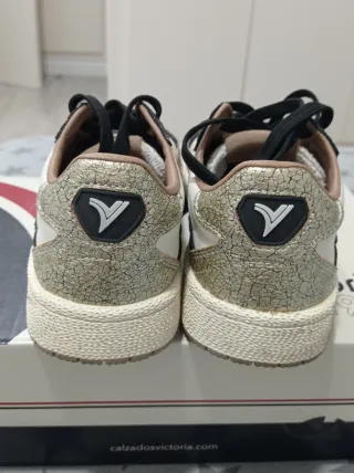 Bambas Victoria doradas y blancas Muy poco uso