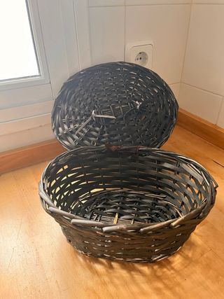 Cesta de mimbre con asa