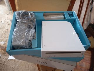 Nintendo Wii + Wii Sports + Wii Sports Resort