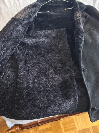 Abrigo de piel sintética beige y marrón