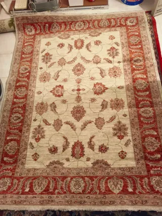 Tappeto in lana beige e rosso