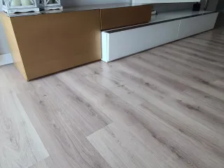 Muebles de comedor moderno y sofá