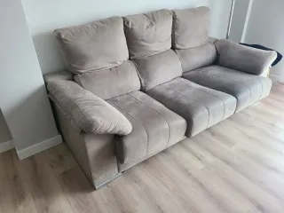 Muebles de comedor moderno y sofá