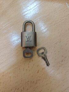 Candados Louis Vuitton vintage laton pvp unidad