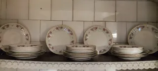 Vajilla antigua floral sin usar