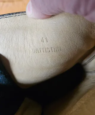 Anfibio militare nero