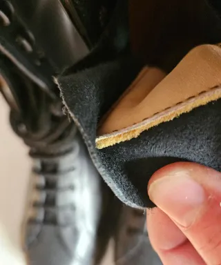 Anfibio militare nero